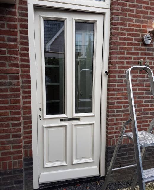 WhatsApp Image 2023-03-05 at 15.29.09 Schilderwerk kozijn buitendeur glas glans hoogglans zijdeglans matt matte wijzonol flexa sikkens histor sigma albastine hammerite ramibo ppg gemert bakel boekel uden helmond venhorst